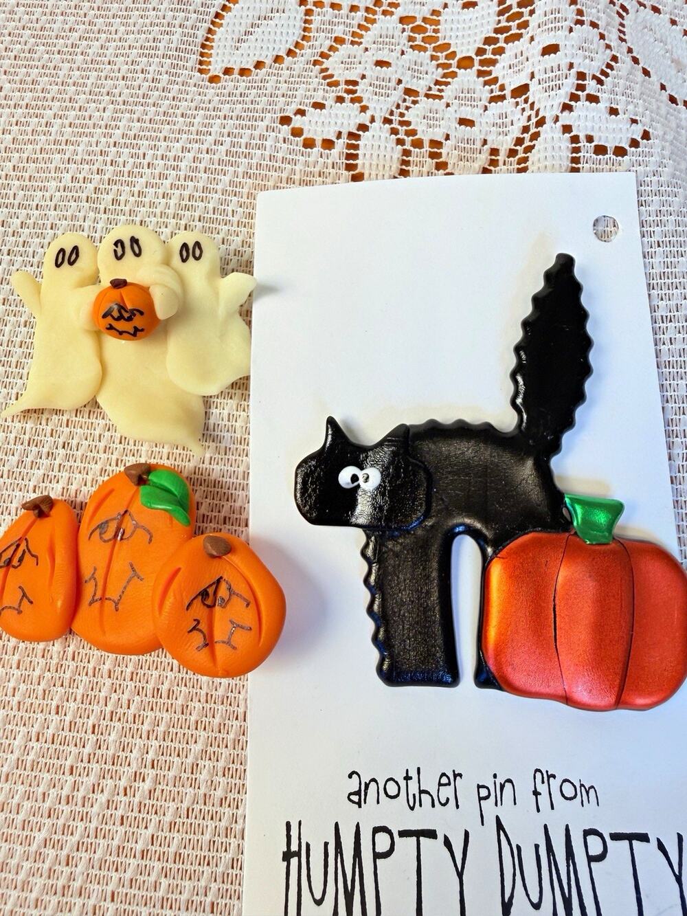 Humpty Dumpty Signed Halloween Cat Pumpkin Ghost Plastic Pin Brooch